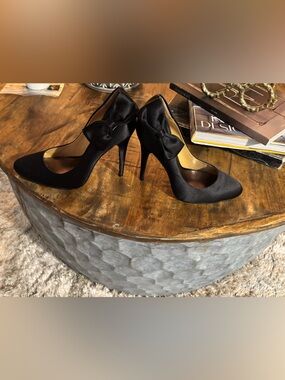 Bagley Mishka Black Satin Bow Pump Never Worn